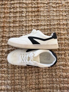 Dolce Vita White and Black Women's Low-Top Sneakers